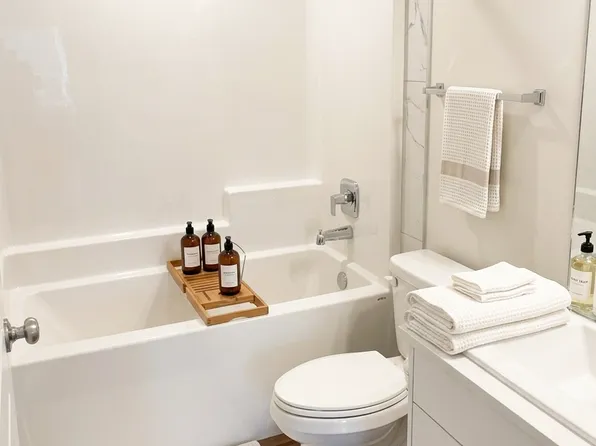 17820 73rd St NW, Edmonton, AB T5Z 2X9