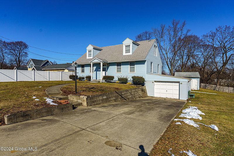3rd image of 1 Marlyn Drive