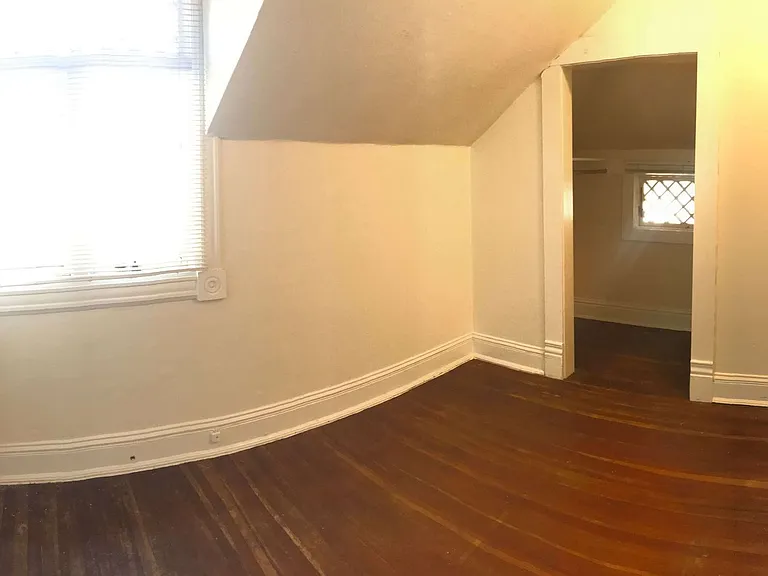 910 N Garden St — Photo 8