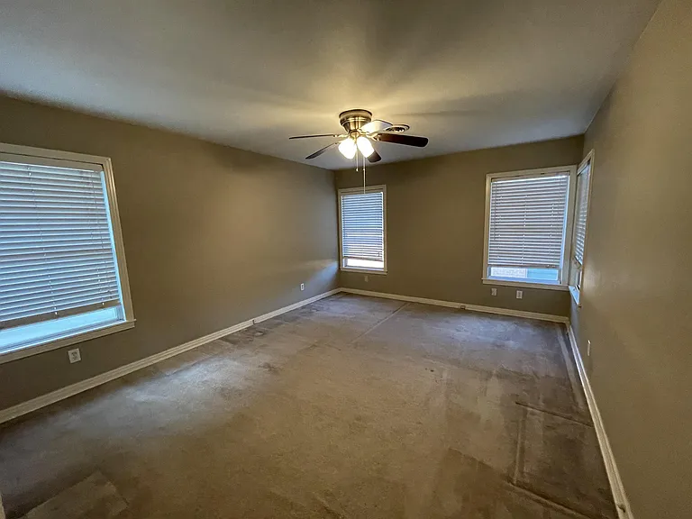 611 E University Dr #1 — Photo 18