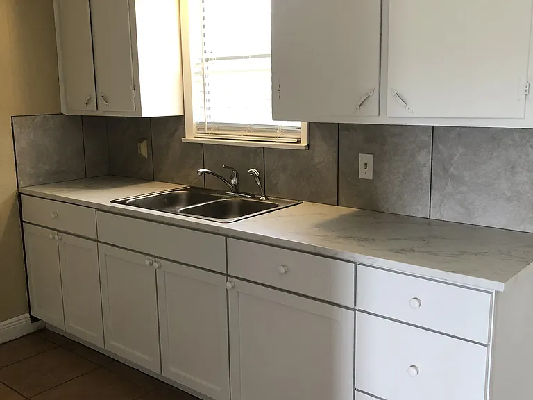 825 Smelker Ave — Photo 8