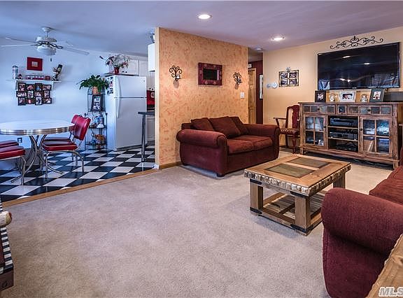 3rd image of 144 Jervis Ave