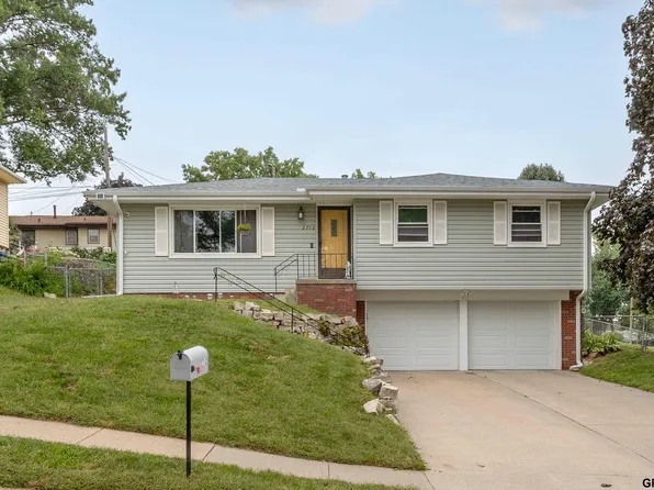 2712 Greene Ave, Bellevue, NE 68147