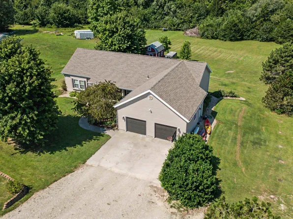 4854 Wildridge Cir, Wamego, KS 66547