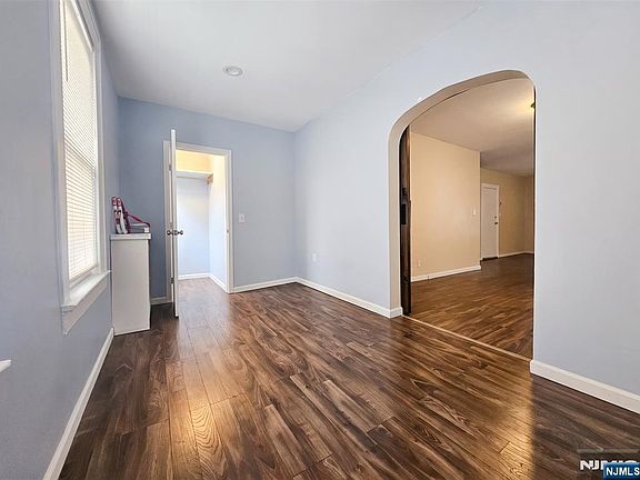 5th image of 516 Forest St Floor 2