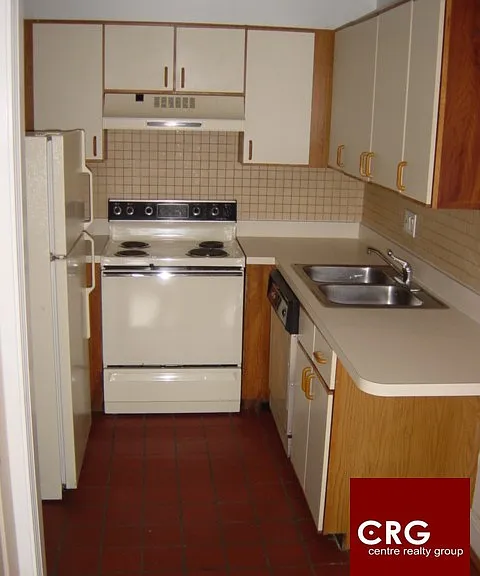 9 Knapp St #403 — Photo 1