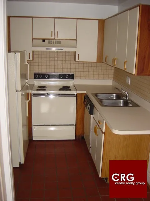 9 Knapp St #403