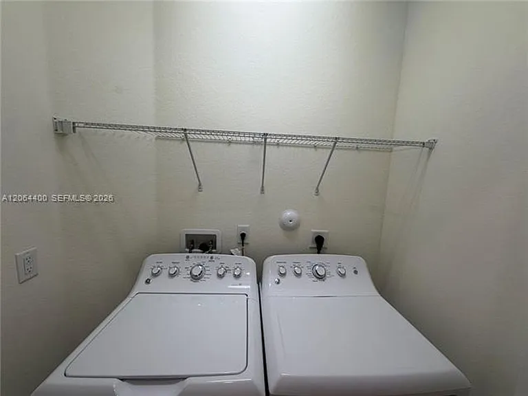 737 SE 37th Pl #737 — Photo 40