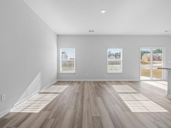 3rd image of 835 Lodgepole Ln