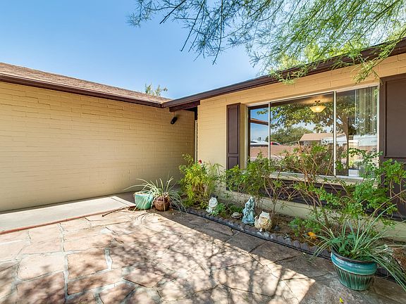 4th image of 1327 E Bell De Mar Dr