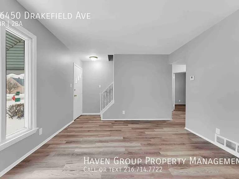 26450 Drakefield Ave — Photo 4