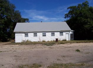 1110 1/2 N County Rd, Sutherland, NE 69165