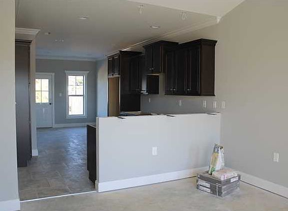 3rd image of 180 Bellingham Dr