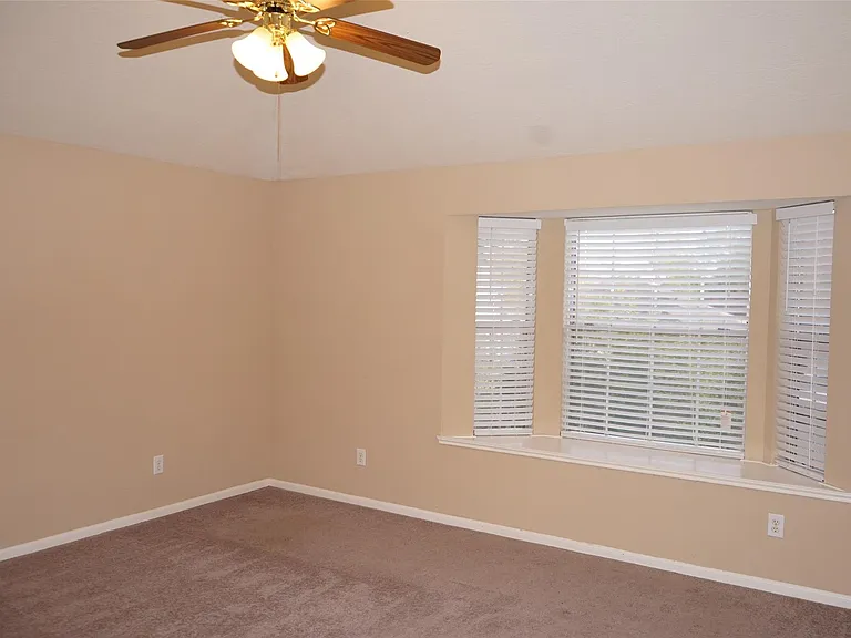 18807 Timbers Dr — Photo 12