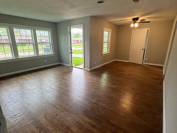 4th image of 3231 Sarah St