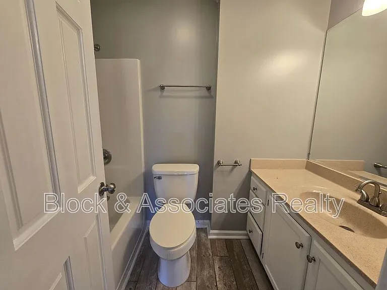 702 Westbrook Ct — Photo 13