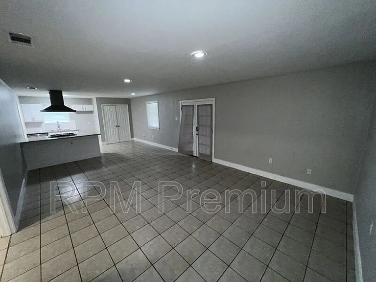 464 Wilton Dr — Photo 8