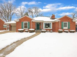 1356 Fairholme Rd, Grosse Pointe Woods, MI 48236