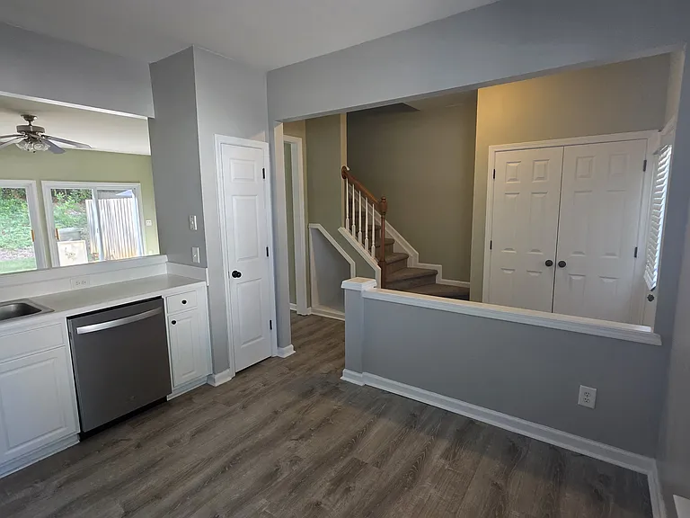 4246 Vienna Crest Dr — Photo 6