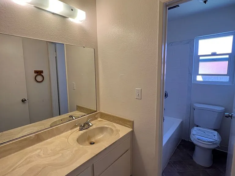 708 E Ruddock St — Photo 11