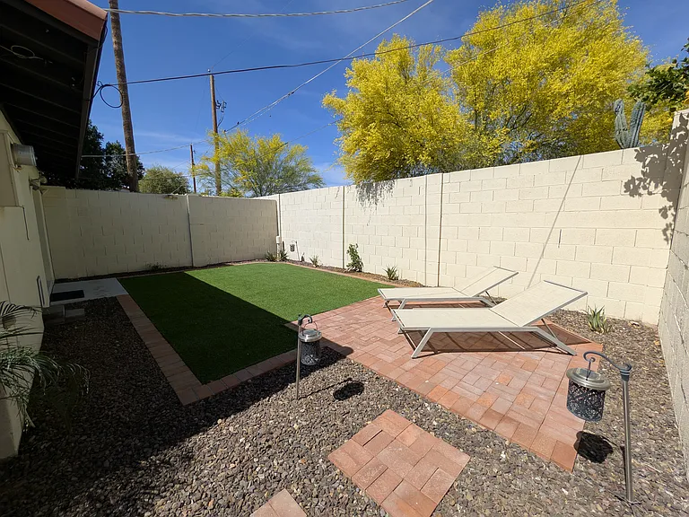 1022 W Mission Ln — Photo 28