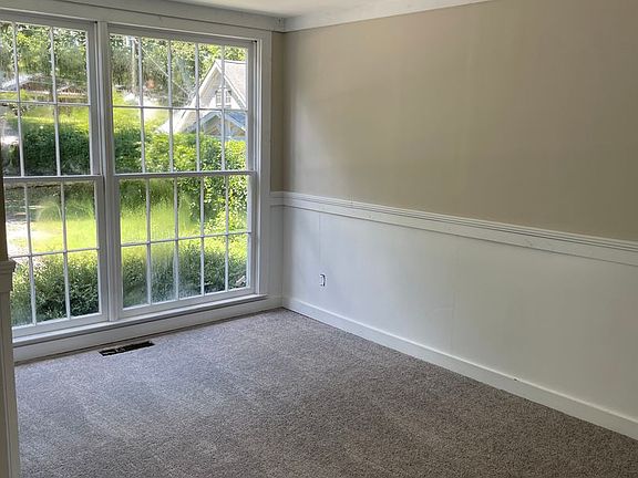 3rd image of 1126 Green Street Cir