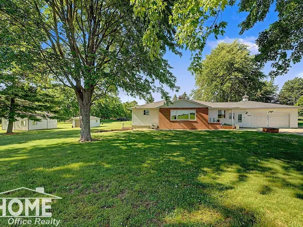 9800 Ferden Rd, Chesaning, MI 48616
