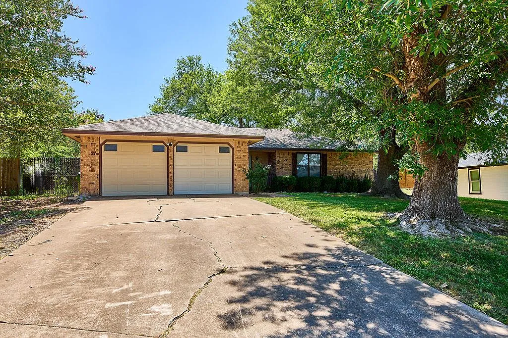 3 bed, 2.0 bath, 1344 sqft, $1,995 — Photo 4