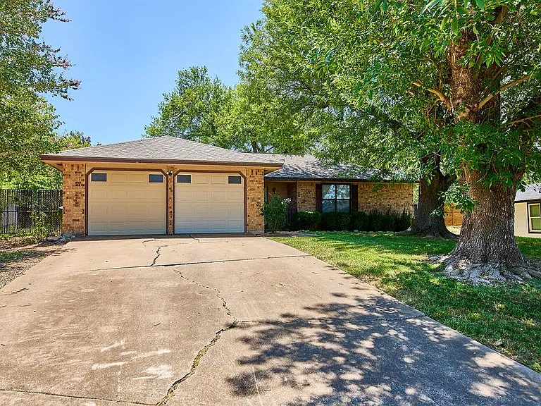 1105 Stratford Cv — Photo 4