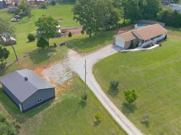 176 Charles Crutcher Dr, Vine Grove, KY 40175