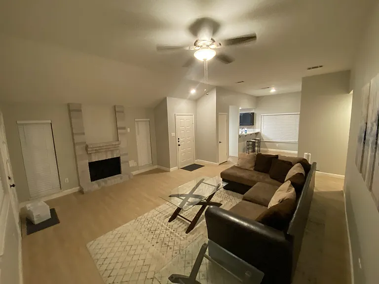 8443 Lake Crystal Dr — Photo 7