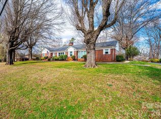 1724 2nd Ave NW, Hickory, NC 28601