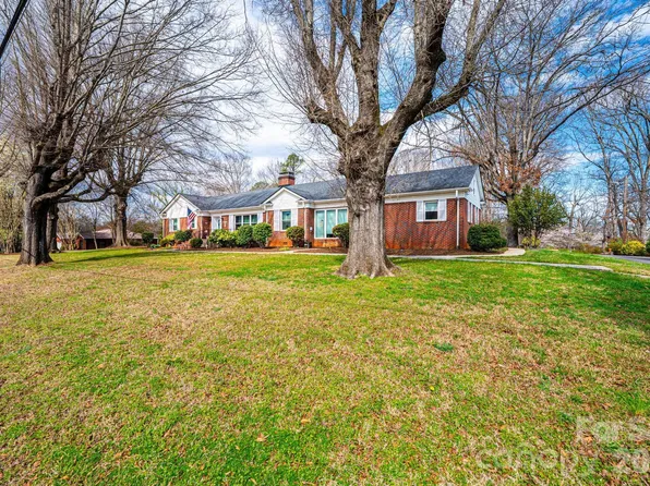 1724 2nd Ave NW, Hickory, NC 28601