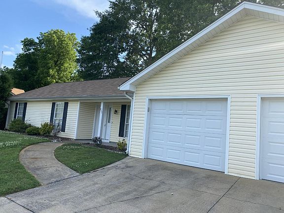 2nd image of 937 Maplewood Dr