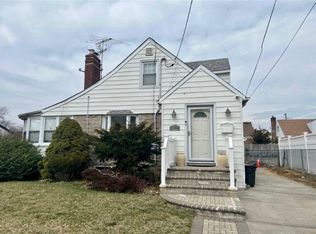 377 Sapir St, Valley Stream, NY 11580