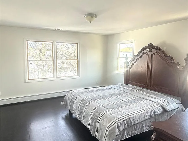 1318 Post Ave — Photo 16