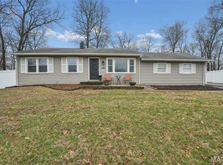 634 Parker Dr, Ballwin, MO 63021