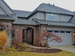 10801 Sparkling Waters Ct, South Lyon, MI 48178