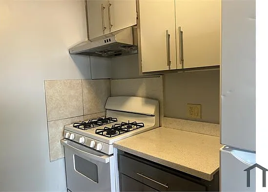 3 bed, 1000 sqft, $4,950 — Photo 4
