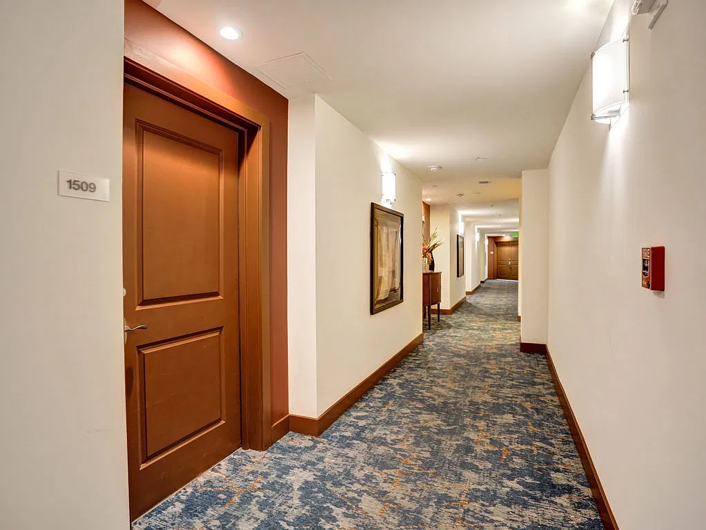 1 bed, 1.5 bath, 889 sqft, $3,200 — Photo 2