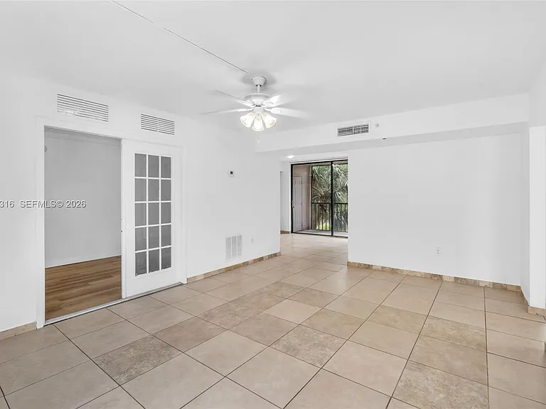 8700 SW 133rd Avenue Rd #312 — Photo 3
