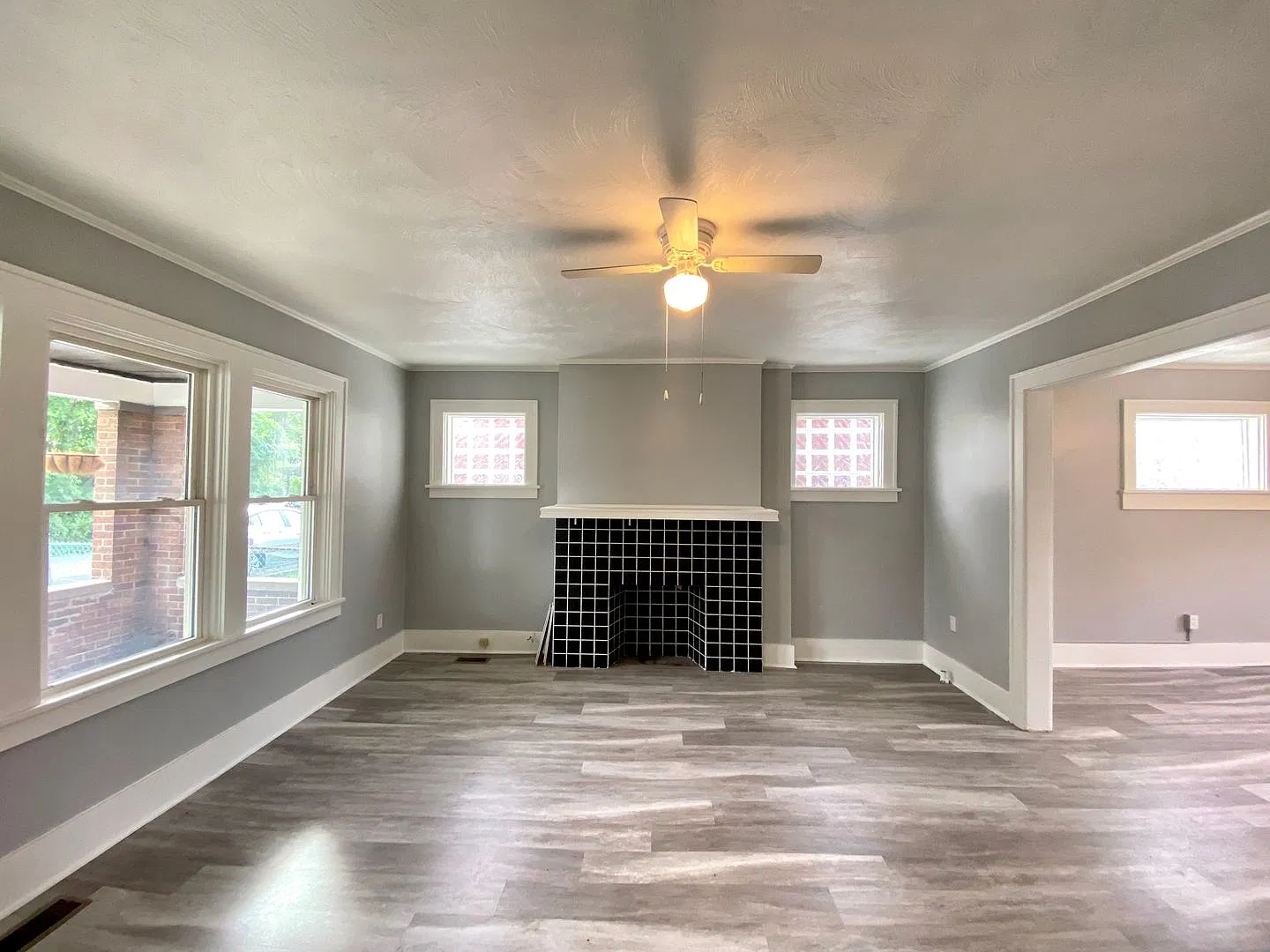 Spacious 4 Bed/1 Bath Home w/ Bonus Rooms-Available November 10th! — Photo 3