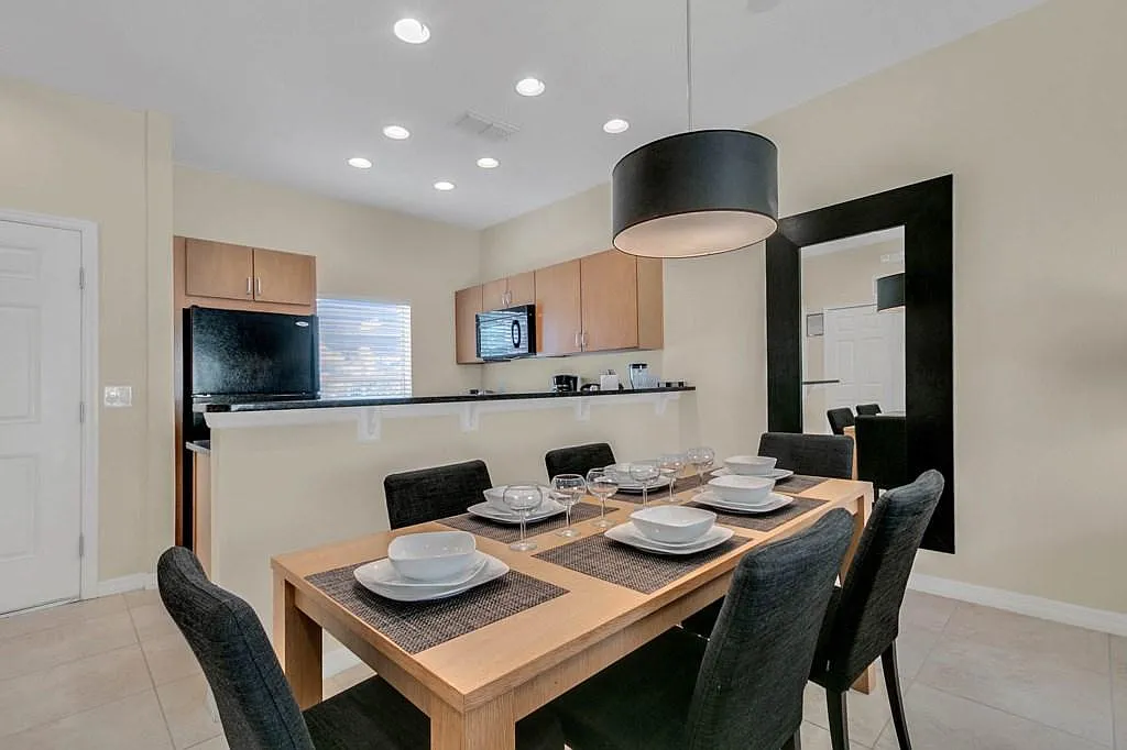 2 bed, 2.5 bath, 1161 sqft, $1,980 — Photo 2