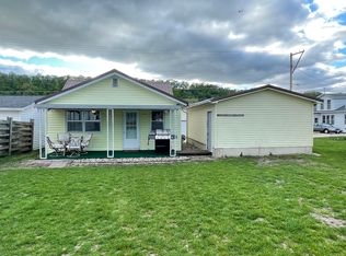 810 S 1st St, Guttenberg, IA 52052