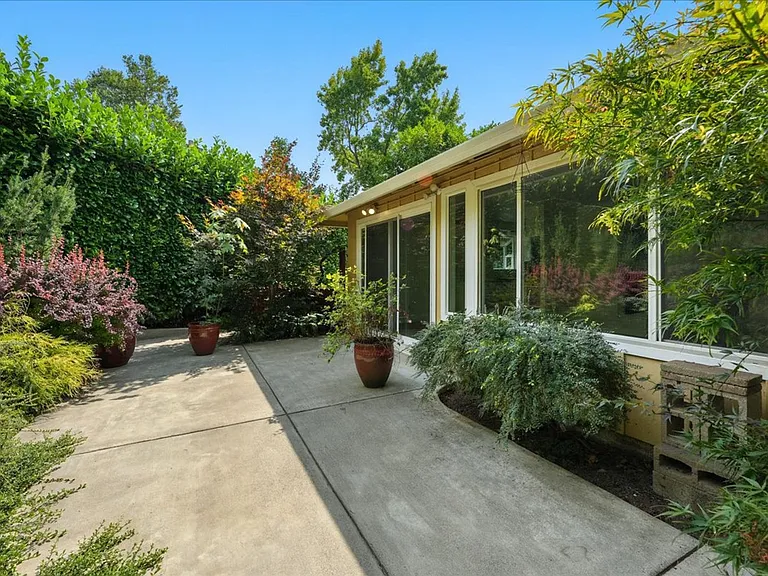 2448 Margery St — Photo 24