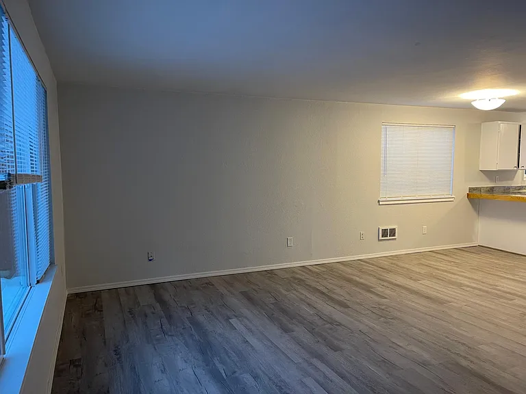 1103 Methow St — Photo 5
