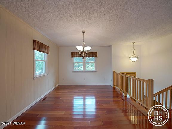 3rd image of 520 Clinton St