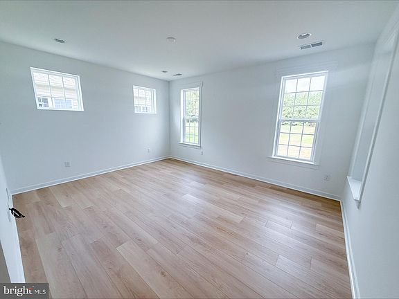4th image of 342 Heritage Shores Cir