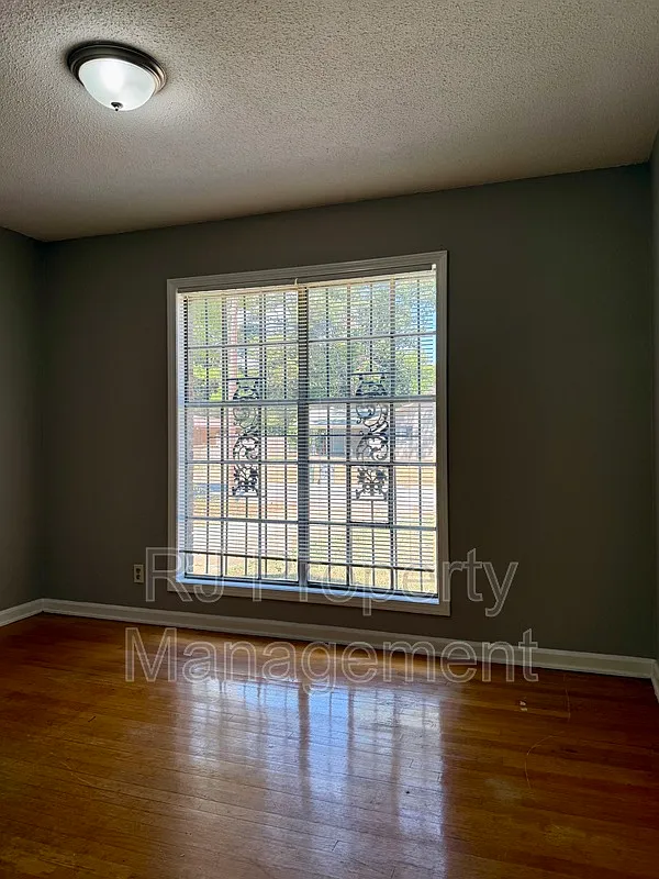 3 bed, 2.0 bath, 1565 sqft, $1,295 — Photo 4