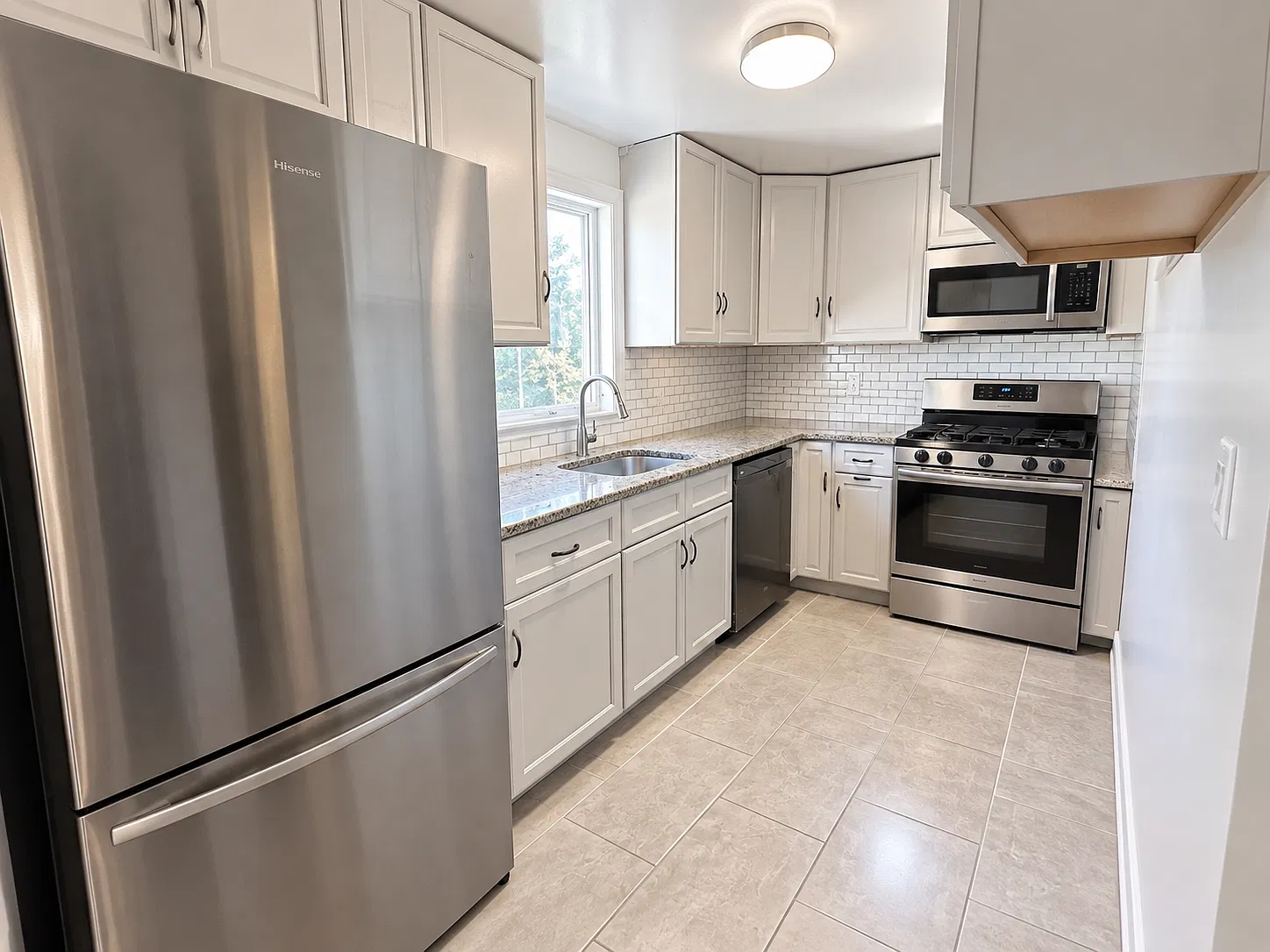 2 bed, 900 sqft, $2,300 — Photo 2